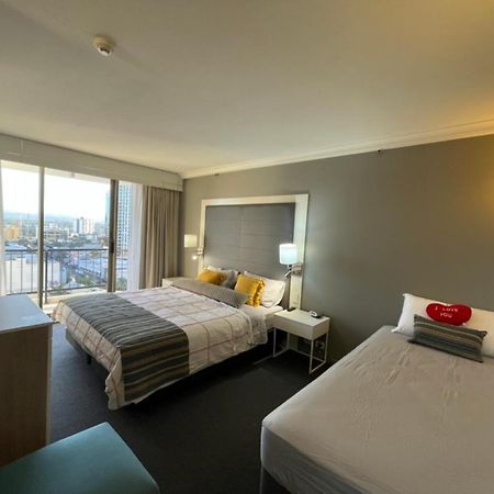 Luxury Apartment & Ocean View In Surfers Paradise Gold Coast Bagian luar foto